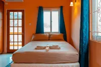 Spacious 2-bedroom apartment within 5 mins of restaurants, cinema, banks, beach!