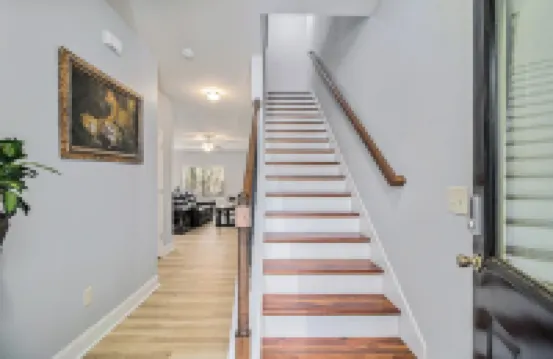 Charming 3-bedroom townhome with WiFi, AC in lovely Lawrenceville