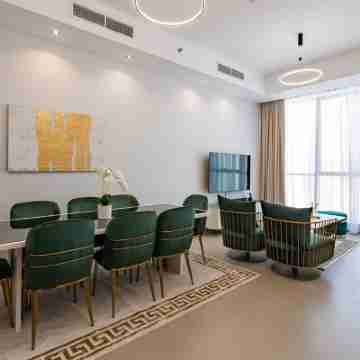 EXECUTIVE ,LUXURIOUS ,2BR BEACH APARTMENT Dining/Meeting Rooms