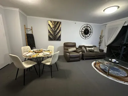 Charming to the Max with aircon in vibrant Haymarket Отели рядом с достопримечательностью «Парк Белмор»