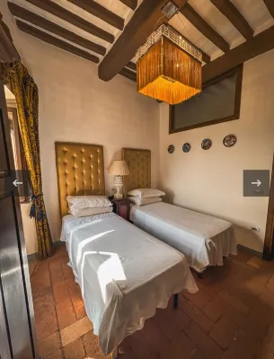 Stunning Luxury House (Lower 2 Floors) with Amazing Views & Pool in green Marble Hotels in Monte Santa Maria Tiberina