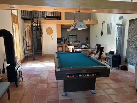 Secluded studio getaway- only 4 miles from Downtown Iowa City