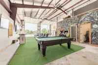 Compound on Lake - Gameroom/Dock/Pool/Hot tub - Sleeps 37