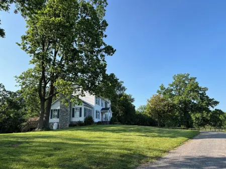 Charming 4-bedroom House on beautiful farm in Clear Brook with lovely views
