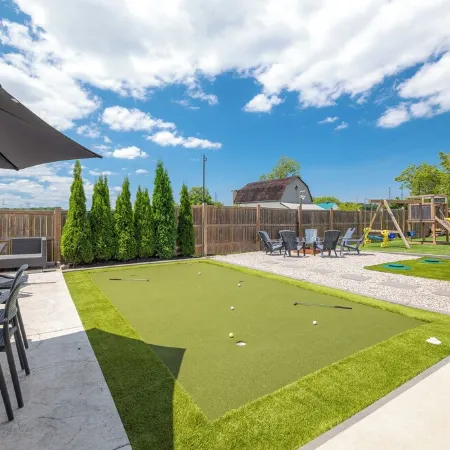 Modern Luxury Retreat | Heated Pool, Theatre & Putting Green