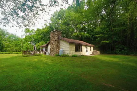 Cozy Cabin Retreat - Steps from White Potato Lake