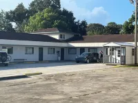 Newly remodeled 14-room hotel in charming St. Mary's . Hotels in Saint Marys