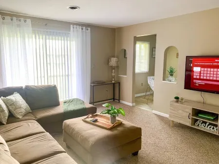 Cozy, Clean, Centrally Located Condo Отели рядом с достопримечательностью «Sphere Virtual Reality Arcade»