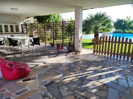 Villa with pool 5min from OFIR beach close to shops and restaurants