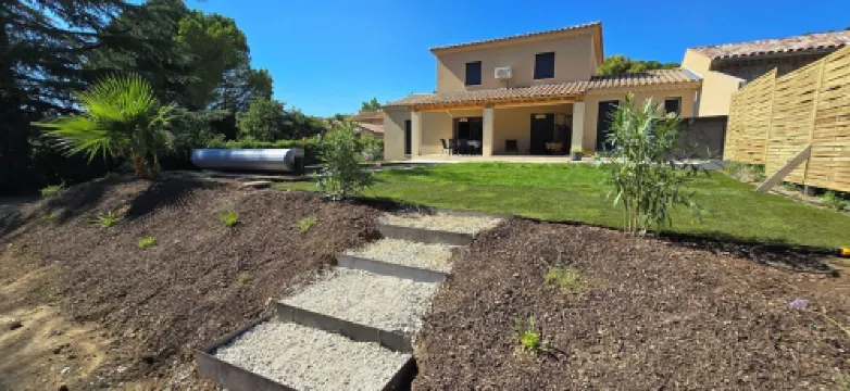 3-bedroom riverside villa with pool and view of mont ventoux 烏韋茲河畔莫朗酒店