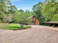 Church Farm cabin is a cozy cabin for an unforgettable stay in central Alabama Hotels in St. Clair County