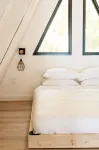 New! Cozy Waterfront A-Frame, Private Beach, Pet Friendly.