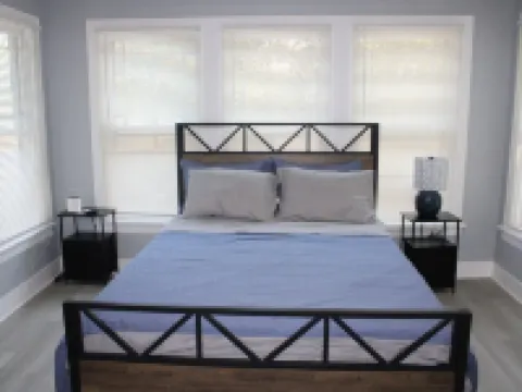 Spacious, Fully Remodel 4-bedroom house 2.5 bathroom in charming Carthage 迦太基酒店