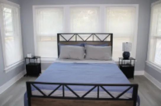 Spacious, Fully Remodel 4-bedroom house 2.5 bathroom in charming Carthage