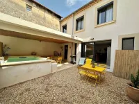 Village house in Provence with swimming pool and private terrace Hotels in Eyragues