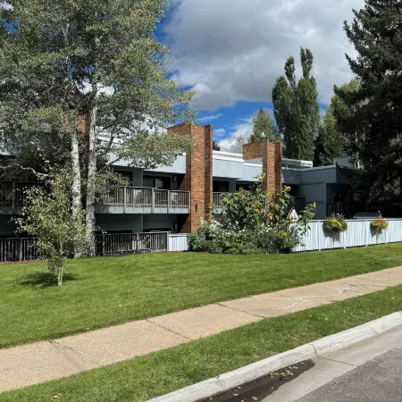 Shadow Mountain Lodge