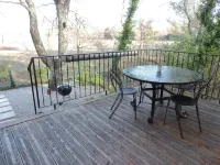 SWIMMING POOL and JACUZZI Gîte "Les chênes blancs" in PROVENCE Hotels in Aubignan