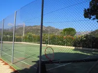 House with fenced garden, ideal for families. Near mountain and Ebro Delta.