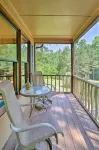 Cozy Pine Mountain Cabin w/ Screened Porch & Yard! - parking