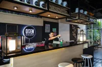 MaxOneHotel Tidar Surabaya - bar