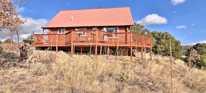 Remote Escape w/ Deck & Sweeping Mountain Views! Ξενοδοχεία στην πόλη Fremont County