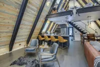 Stunning A-Frame Cabin, Steps to Clark Fork River - 3 stjerner