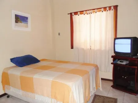 Kitnete Located in the center of Arraial do Cabo Aptos for 6 adults Отели рядом с достопримечательностью «The Small Beaches»