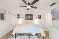 Wall Street Retreat - Modern , Luxury, Near Beach!