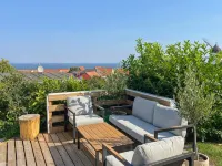 "Jolanda" - 800m from the Sea