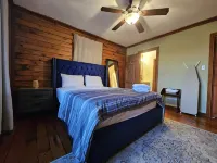 Breathtaking Views and Cozy Fireplace - Charming Modern Retreat