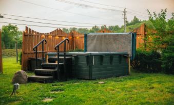 Lakehouse HOT TUB 8 Miles TO Downtown ON 60 Acres