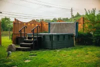 Lakehouse HOT TUB 8 Miles TO Downtown ON 60 Acres