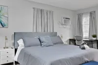 427 NE 107th Studio · 6BR 3BA 7 Beds Pool Parking 2 Kitchen