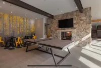 Luxury 4 BR House-sleeps 11+ with 3 king beds