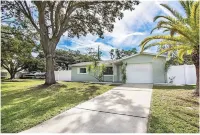 NEW! The Seafoam Bungalow - close to beaches!