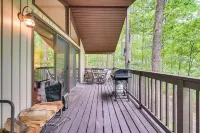Charming Hedgesville Retreat w/ Deck + Fireplace! - Homestays
