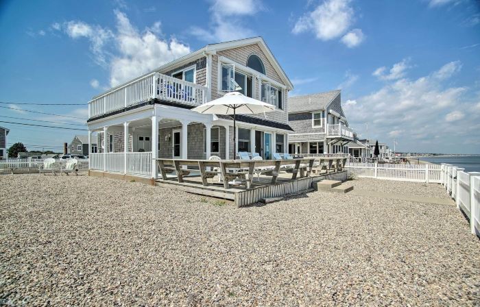 2 Decks + Beach Access: Oceanfront Getaway!