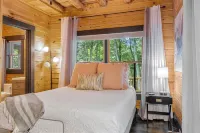 Luxe Mountain getaway only 15 minutes from the city! - Chalets