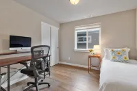 Modern Luxury Base Camp with 3 King Beds 1 Mile to Downtown Bend, 5-Star Reviews