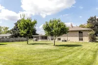 Spacious  Townhouse - 1 mile from Lambeau