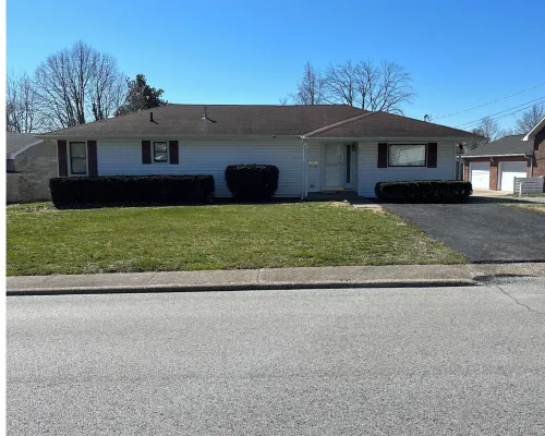 Wonderful 3 Bedroom home close to the Shawnee National Forest Hotels in Harrisburg