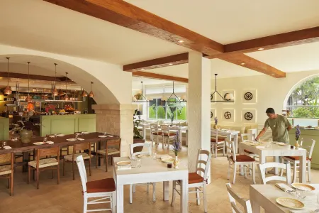 KLEO Seminyak - JdV by Hyatt Отели рядом с достопримечательностью «5GX Bali»