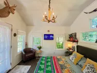 Sexiest Lil Cabin in Saugerties, NY