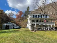 Remodeled Farmhouse 150 Acres - Minutes from Escatawha Farms Fly Fishing - Homestays
