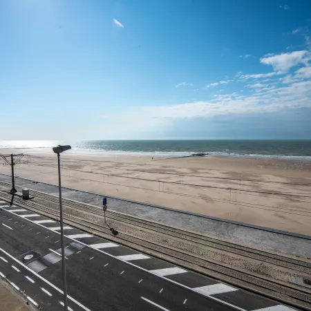 Studio in Ostend with Stunning Sea Views