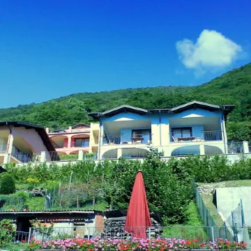 Oggebbio Getaway with Views