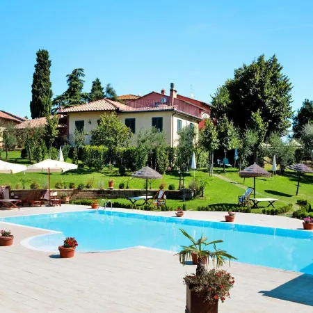 Apartment in Vinci with Pool & Wellness