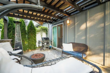 Ammon Place Getaway - Modern house, close to Centennial Trail and Riverstone!