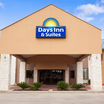 Days Inn & Suites by Wyndham Conroe North
