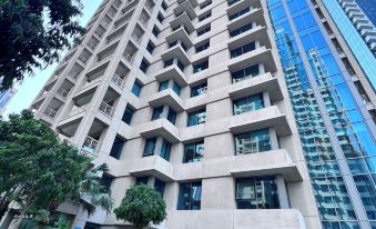 Luxury Burj Khalifa & Fountain View Apartments Steps to Dubai Mall by Simply Comfort